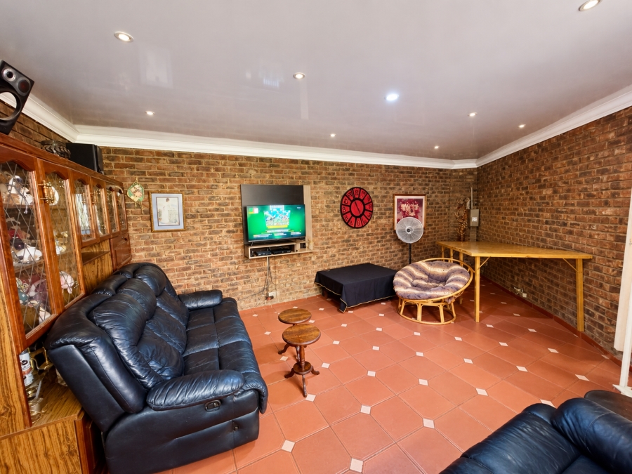 3 Bedroom Property for Sale in Miederpark North West